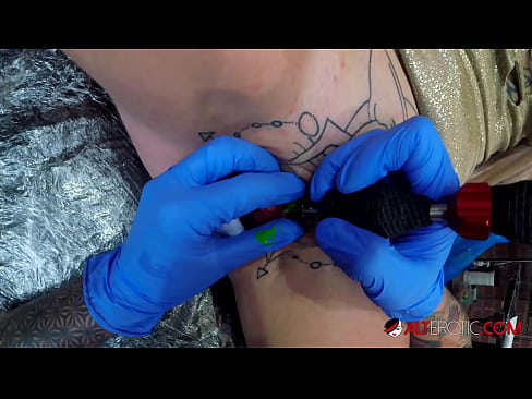 ❤️ Ekstreem tattooed hottie Sully Savage krige in tattoo op har klitoris ❤❌ Superseks op fy.quizfarmature.ru ❌