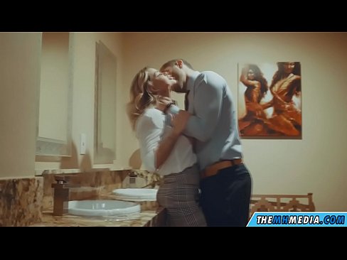 ❤️ As in busty blonde jo ferliedt yn in iepenbier toilet ❤❌ Superseks op fy.quizfarmature.ru ❌